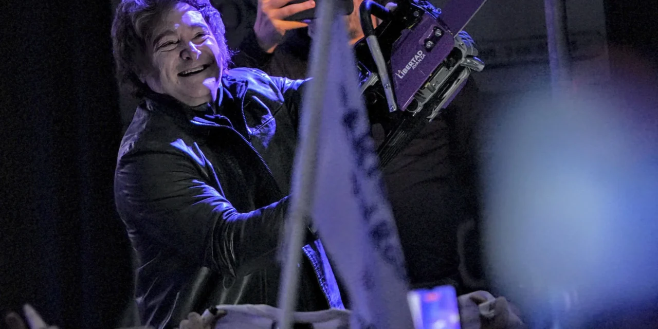 LLA lanzó la campaña: Milei llamó a aplastar al kirchnerismo con la motosierra en alto