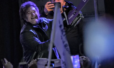 LLA lanzó la campaña: Milei llamó a aplastar al kirchnerismo con la motosierra en alto