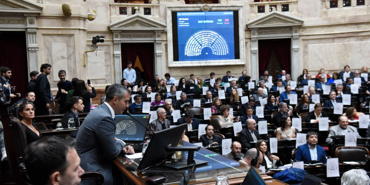 Con un temario incómodo para el Gobierno, la oposición buscará este miércoles sesionar en Diputados