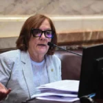 La oposición unida impulsa una ley para ponerles límite a los DNU de Milei