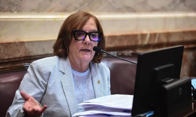 La oposición unida impulsa una ley para ponerles límite a los DNU de Milei