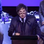Fallido de Milei durante un acto de campaña: «Están molestos porque le estamos afanando los choreos»