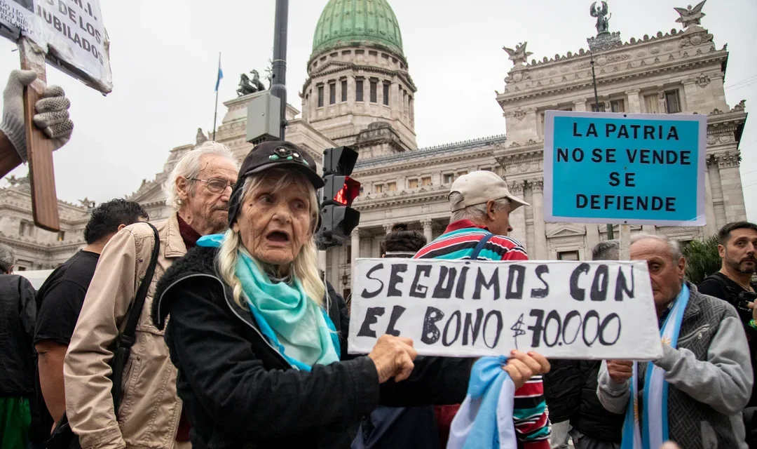 83 diputados votaron en contra del aumento a los jubilados y blindaron el veto de Javier Milei