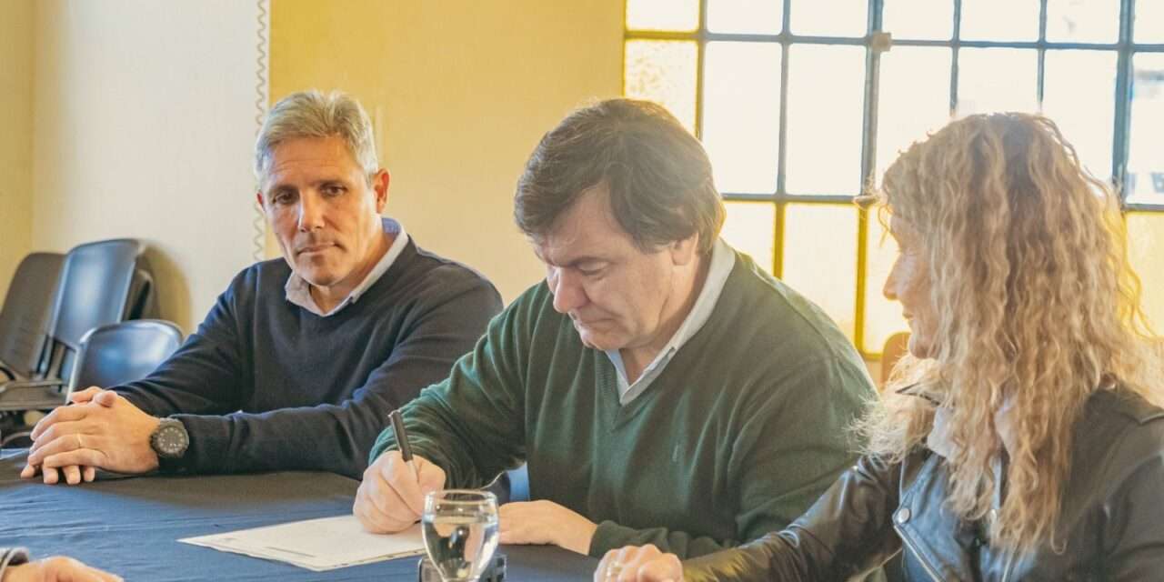 Adelia María: se realizó la firma de nueve escrituras del Barrio Aceituna
