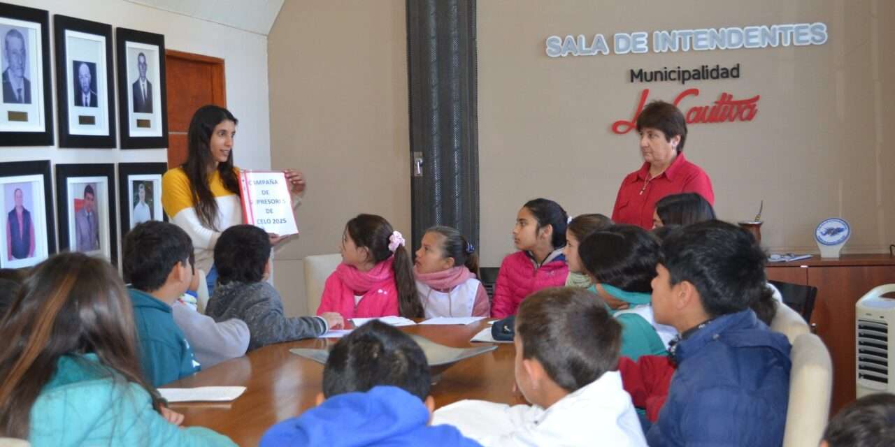 La Cautiva: Estudiantes presentaron un proyecto sobre cuidado animal