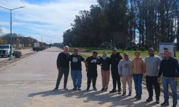 Los Cisnes habilitó la obra de adoquinado más importante de la gestión