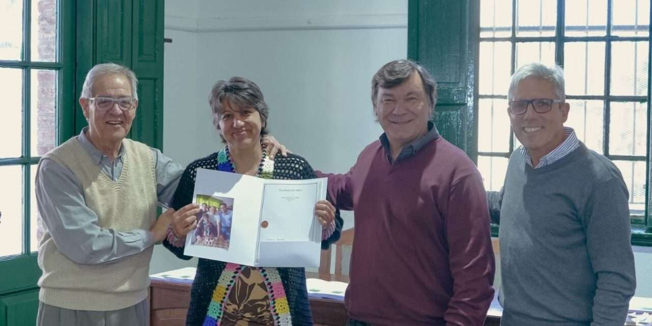 Entrega de escrituras en el barrio Juan Pablo II de Adelia María