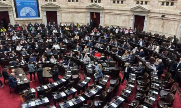 DNU bajo la lupa: oposición acelera en Diputados la reforma que complica a Javier Milei
