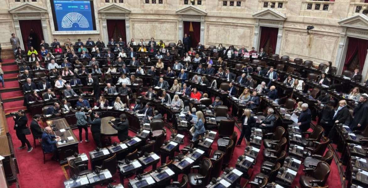 DNU bajo la lupa: oposición acelera en Diputados la reforma que complica a Javier Milei