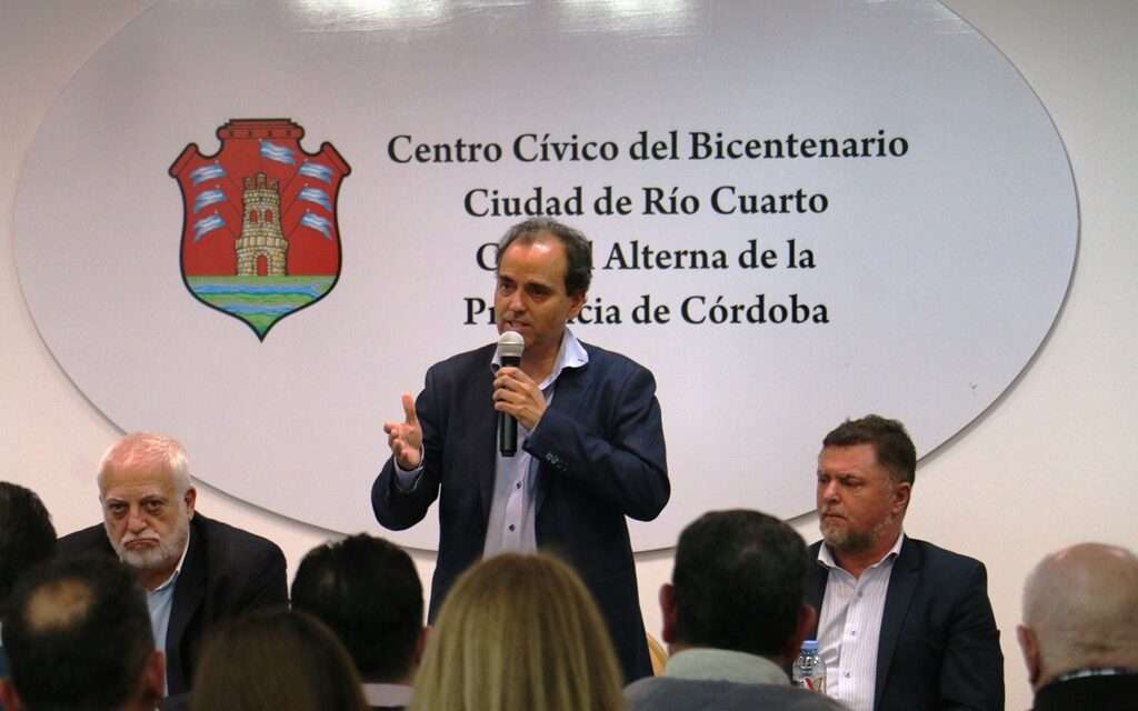 Familias de Río Cuarto firmaron las escrituras de sus viviendas