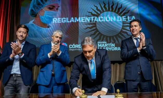 Llaryora anunció un importante incremento salarial para los equipos de salud