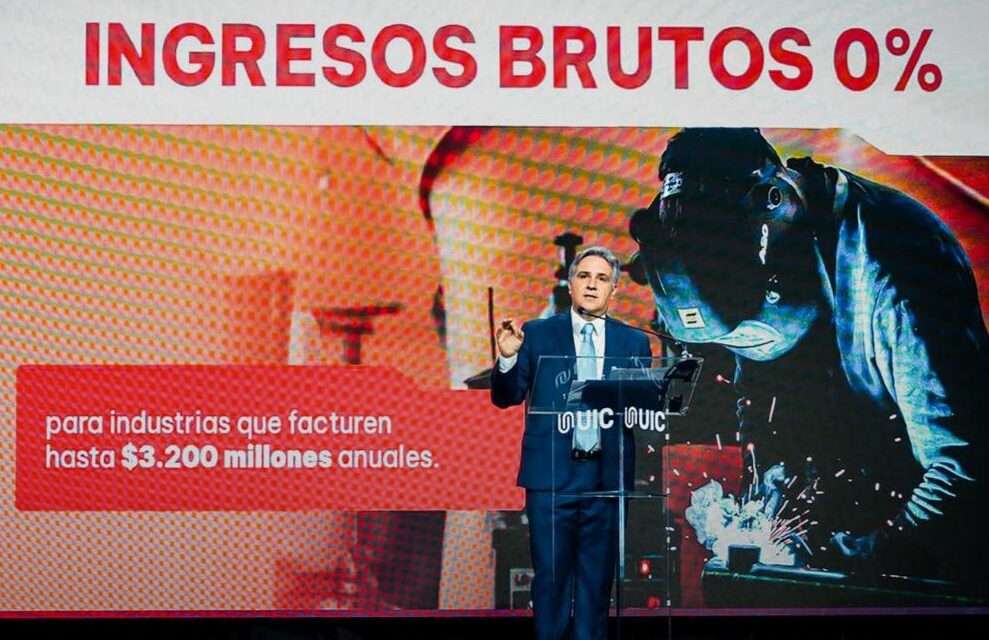 Llaryora anunció la reducción a cero de Ingresos Brutos a las industrias que facturen hasta $3.200 millones