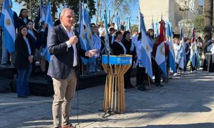 De Rivas encabezó un emotivo acto por el Día del Maestro en Río Cuarto