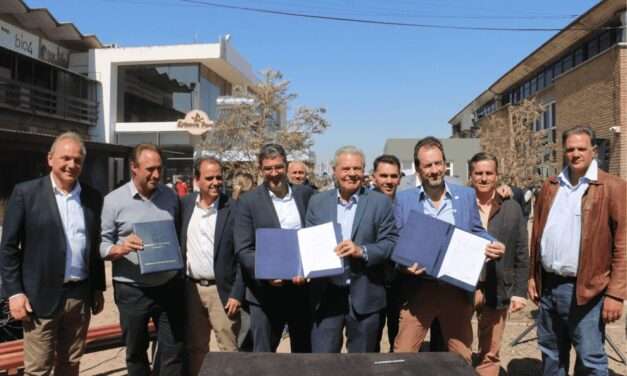 Expo Río Cuarto: Busso firmó líneas de financiamiento y entregó una unidad a la Patrulla Rural
