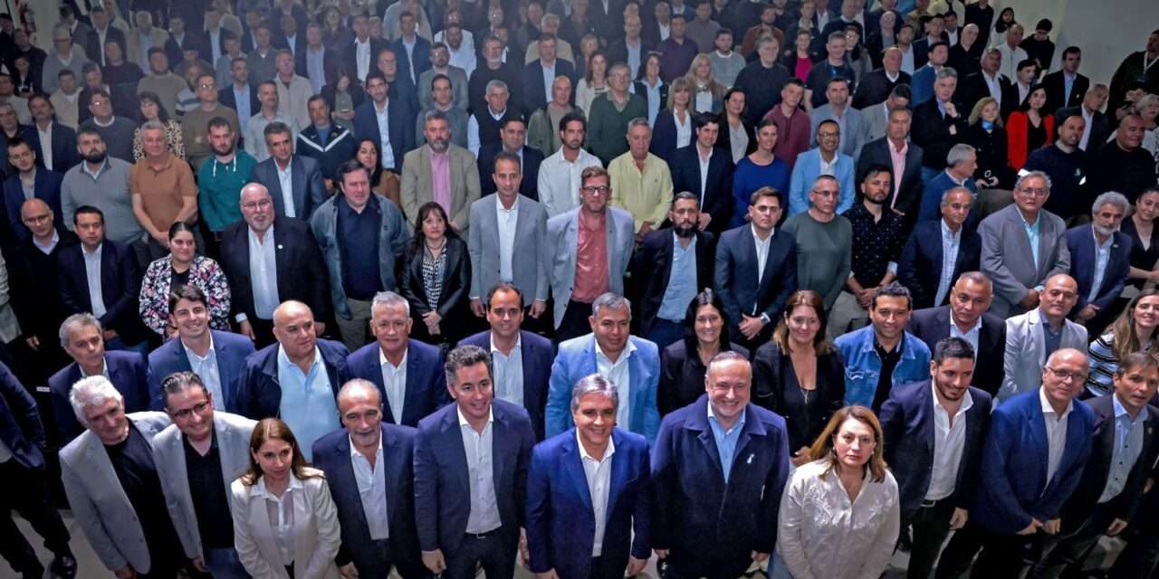 Llaryora entregó aportes para municipios y comunas: «Sin infraestructura no hay posibilidad de desarrollo»