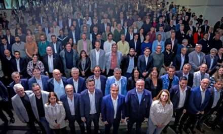 Llaryora entregó aportes para municipios y comunas: «Sin infraestructura no hay posibilidad de desarrollo»