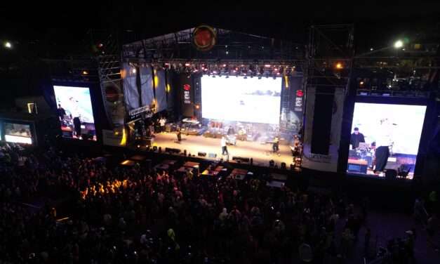 Villa Carlos Paz cerró la Fiesta de la Primavera con show lumínico de drones
