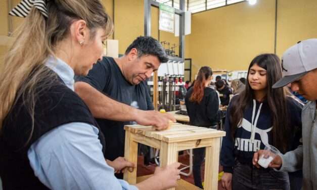 Río Cuarto: La Escuela de Carpintería presentó su trabajo de capacitación y contención a adolescentes