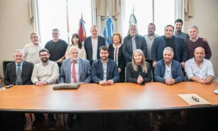 De Rivas firmó el convenio con Aerolíneas Argentinas y regresan los vuelos a la ciudad