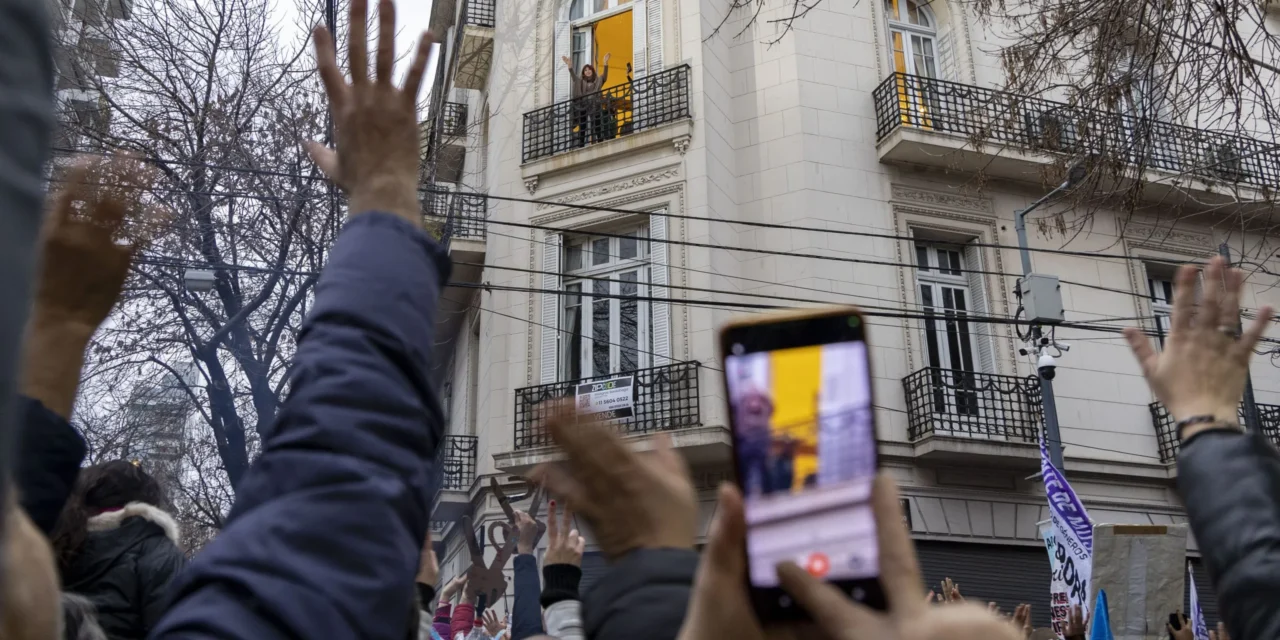 «Salí de la burbuja, hermano», el mensaje Cristina a Milei tras el aplastante triunfo de Fuerza Patria