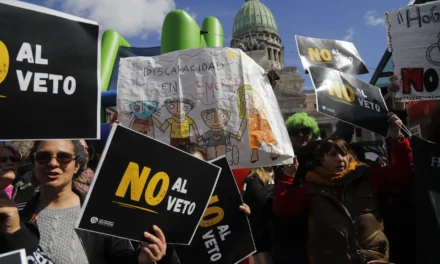 Luego de la derrota en el Congreso, el Gobierno analiza judicializar la emergencia en discapacidad