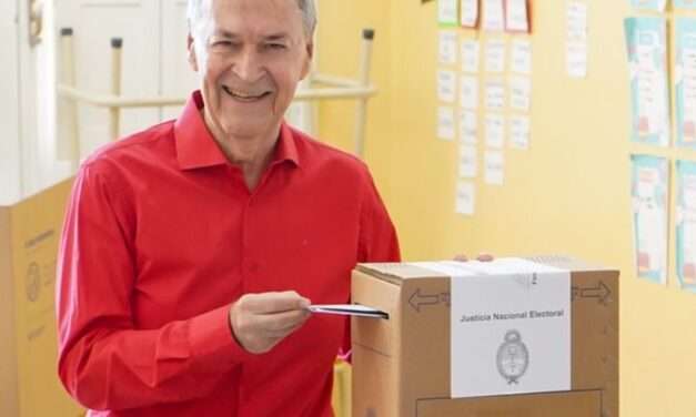 Tras emitir su voto, Schiaretti exhortó a participar sin miedo porque «Argentina no se va a desbarrancar mañana»