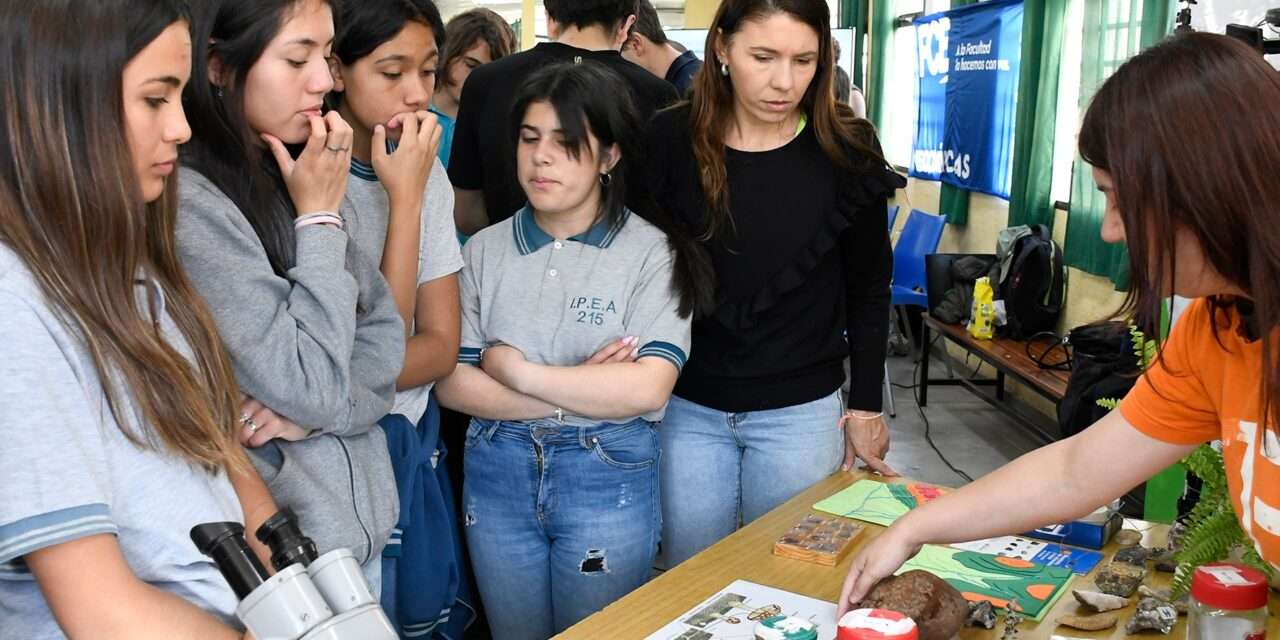 Estudiantes secundarios participaron de una propuesta de Arte y Ambiente en la UNRC