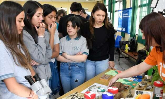 Estudiantes secundarios participaron de una propuesta de Arte y Ambiente en la UNRC