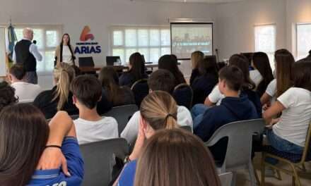 Arias impulsa la innovación y el espíritu emprendedor entre los jóvenes