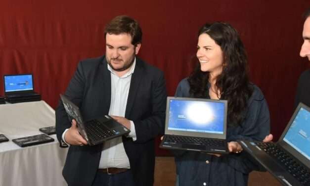 La Cesira: Entregaron 20 nuevas netbooks al Centro Educativo General Victoriano Rodríguez