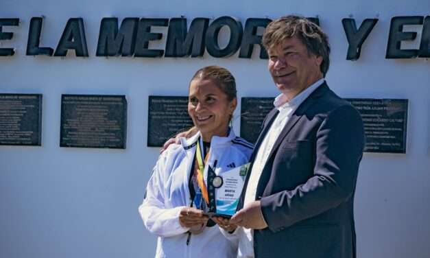 Adelia María reconoció a la atleta Marta Arias por su destacada trayectoria y espíritu de superación