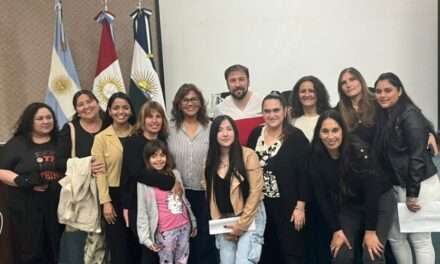 Finalizó el taller “El Arte de Cuidar y Cuidarse en Gerontología” en Huinca Renancó