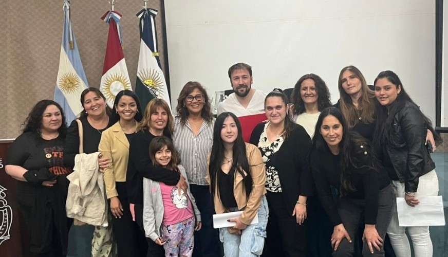 Finalizó el taller “El Arte de Cuidar y Cuidarse en Gerontología” en Huinca Renancó