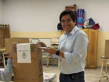 «Cada voluntad cuenta», aseguró el candidato cordobés de LLA, Gonzalo Roca, tras emitir su voto