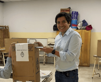 «Cada voluntad cuenta», aseguró el candidato cordobés de LLA, Gonzalo Roca, tras emitir su voto