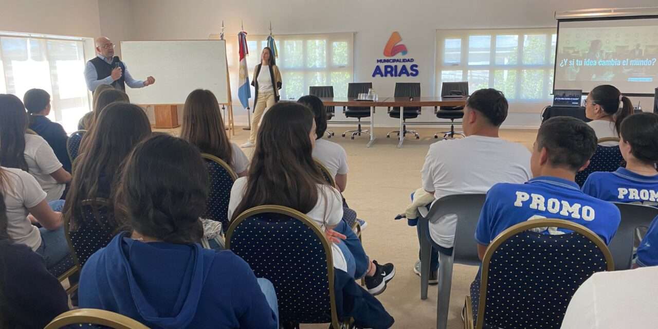 Unos 200 estudiantes de Arias se sumaron a una charla sobre innovación y startups