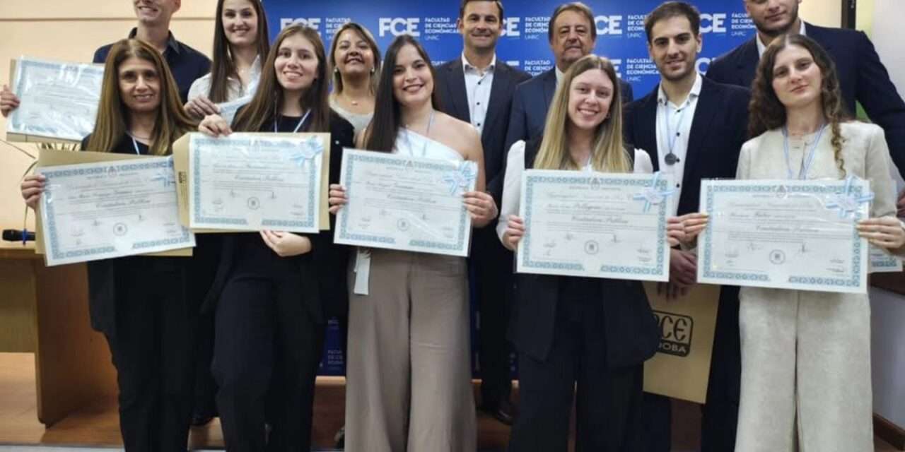 Reconocimiento a los nuevos egresados de la Facultad de Ciencias Económicas de la UNRC