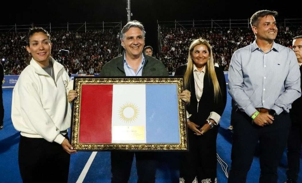 Llaryora reinauguró la cancha de Hockey “Soledad García”