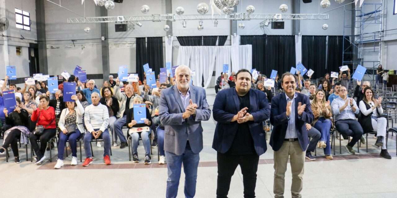 Familias del Gran Río Cuarto recibieron escrituras y créditos