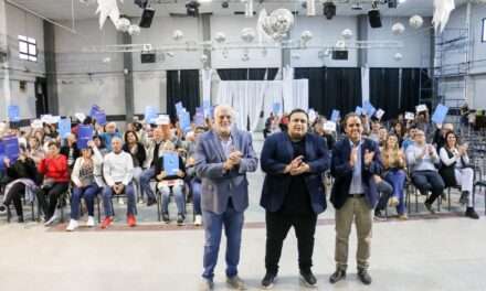 Familias del Gran Río Cuarto recibieron escrituras y créditos