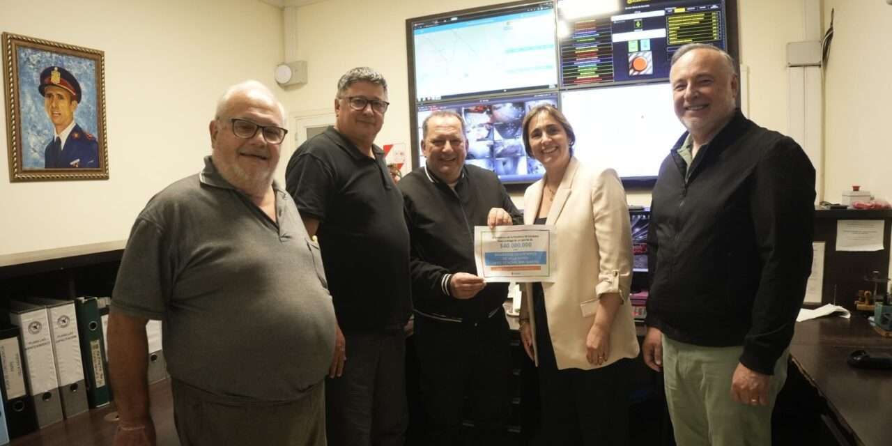 Villa María: Accastello y la legisladora Navarro Alegre entregaron aportes a Bomberos Voluntarios