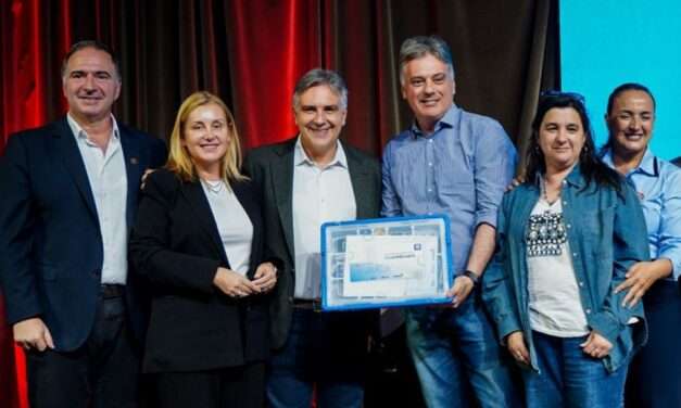 Escuelas primarias y secundarias de toda la provincia recibieron kits de robótica educativa