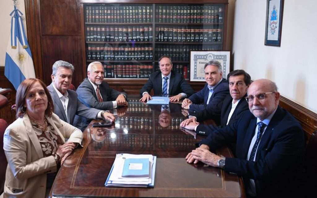 Proyecto de Biocombustibles: Vigo recibió el apoyo de los gobernadores Llaryora y Sadir