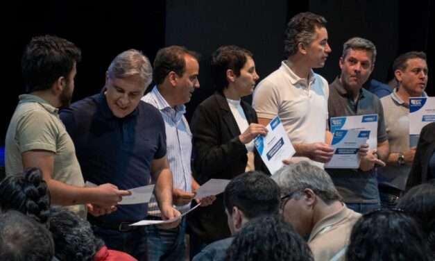 Río Cuarto: Llaryora y De Rivas entregaron 983 créditos por más de $ 430 millones