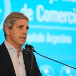 Caputo le habló al empresariado desde EE.UU. y prometió avanzar con la reforma laboral y tributaria