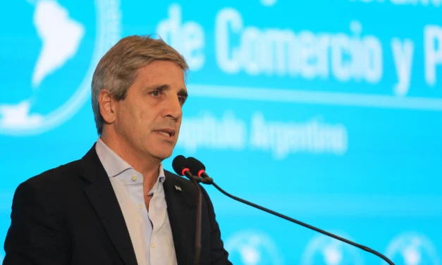 Caputo le habló al empresariado desde EE.UU. y prometió avanzar con la reforma laboral y tributaria