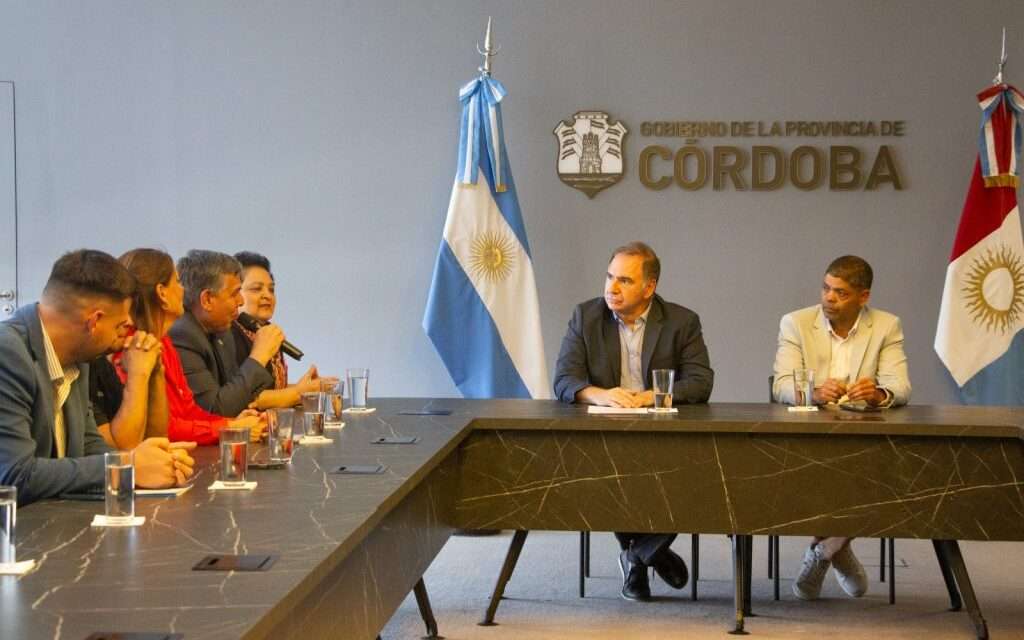 La Provincia entregó kits deportivos para más de 300 escuelas rurales