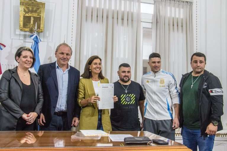 Río Cuarto: Medio centenar de familias accedieron a la escritura de sus viviendas