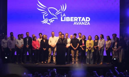 Milei en Rosario: «O caminamos a las ideas de la libertad o caminamos al comunismo castro-chavista»