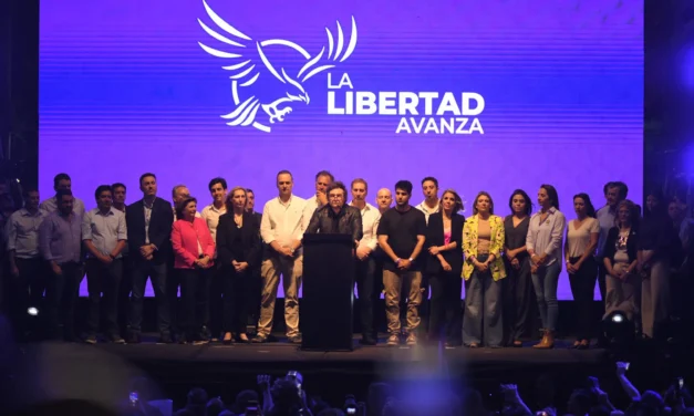 Milei en Rosario: «O caminamos a las ideas de la libertad o caminamos al comunismo castro-chavista»